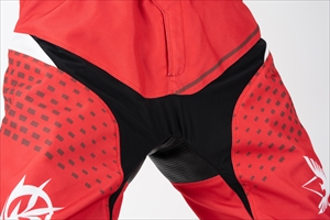 前傾しやすい前立て形状