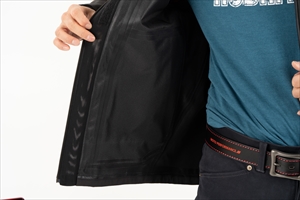 前傾しやすい前立て形状